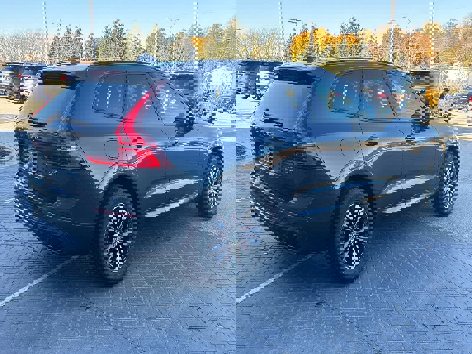 New 2025 Volvo XC60 B5 Core w/ Climate Package image 14