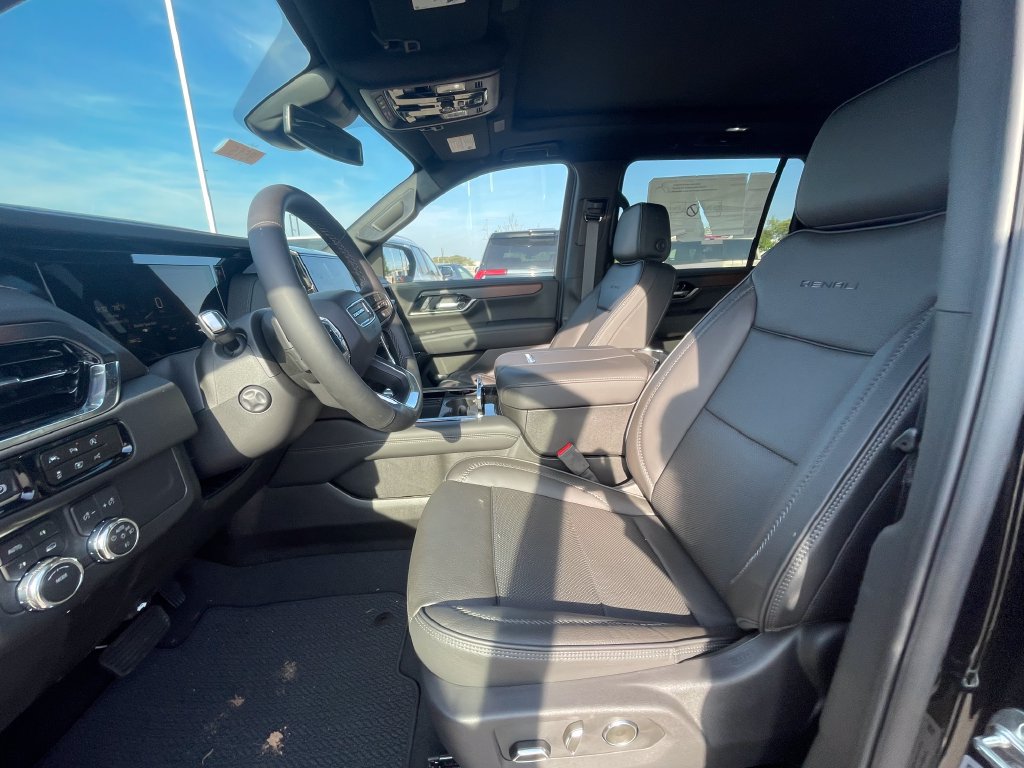 New 2026 GMC Yukon XL Denali w/ Sun & Power Step Package AWD/4WD image 11