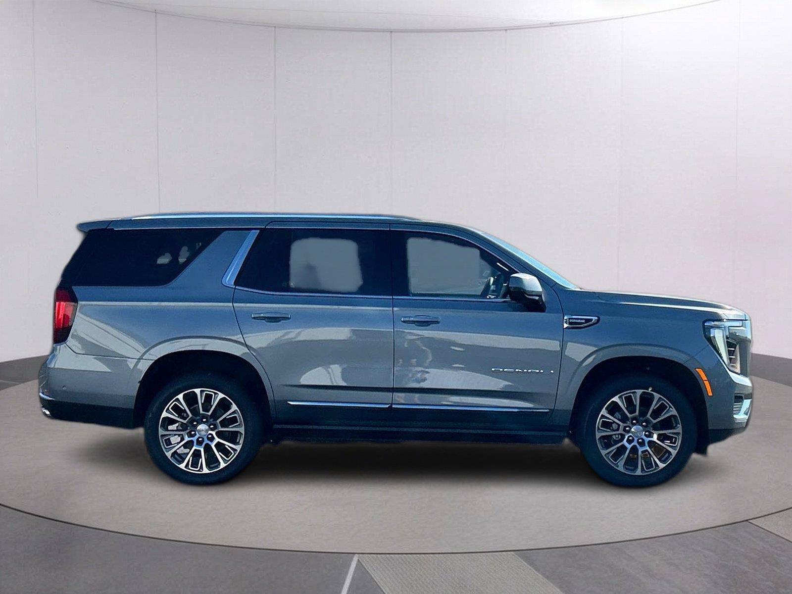 New 2026 GMC Yukon Denali w/ Denali Reserve Package AWD/4WD image 8