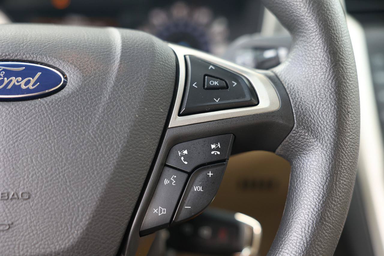 Used 2016 Ford Fusion SE FWD image 26