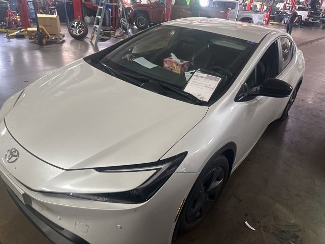 Used 2026 Toyota Prius LE FWD image 3