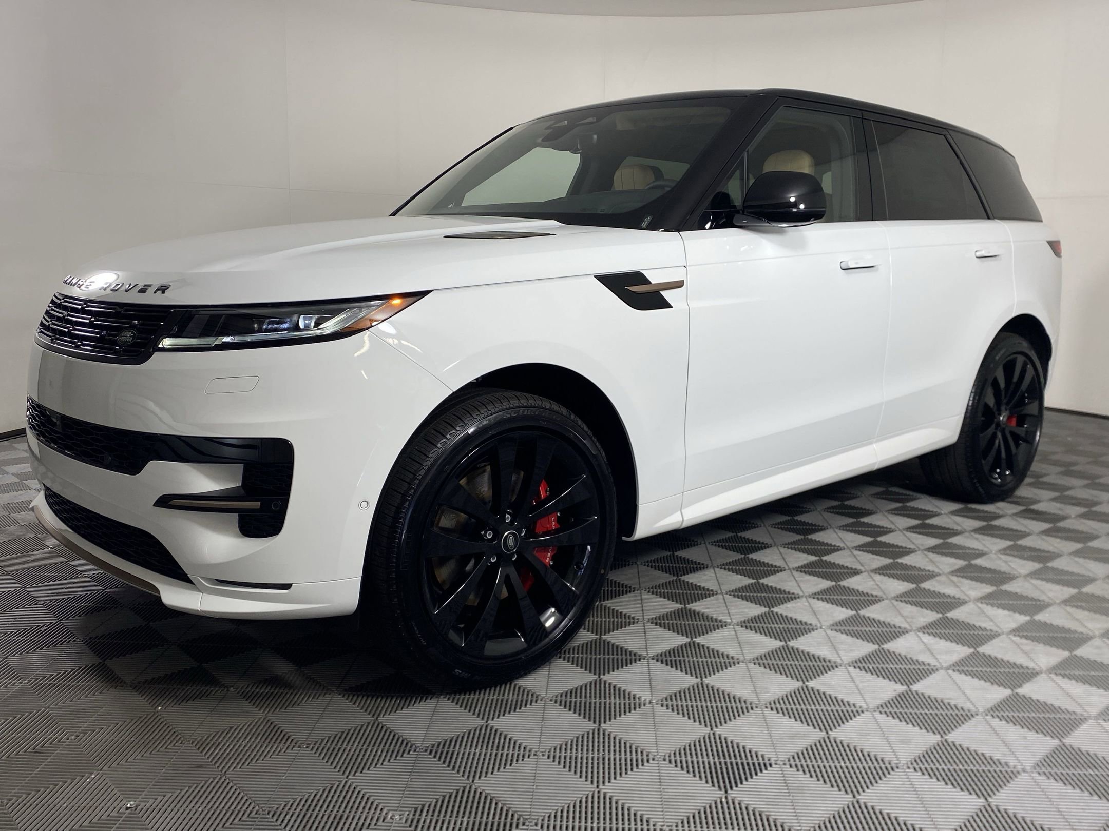 New 2025 Land Rover Range Rover Sport Dynamic SE