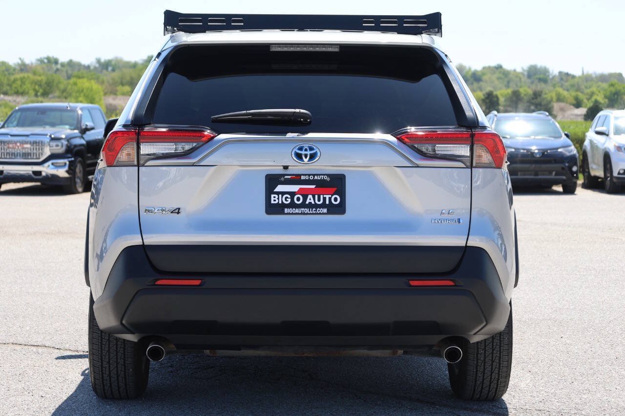 Used 2021 Toyota RAV4 LE AWD/4WD image 10
