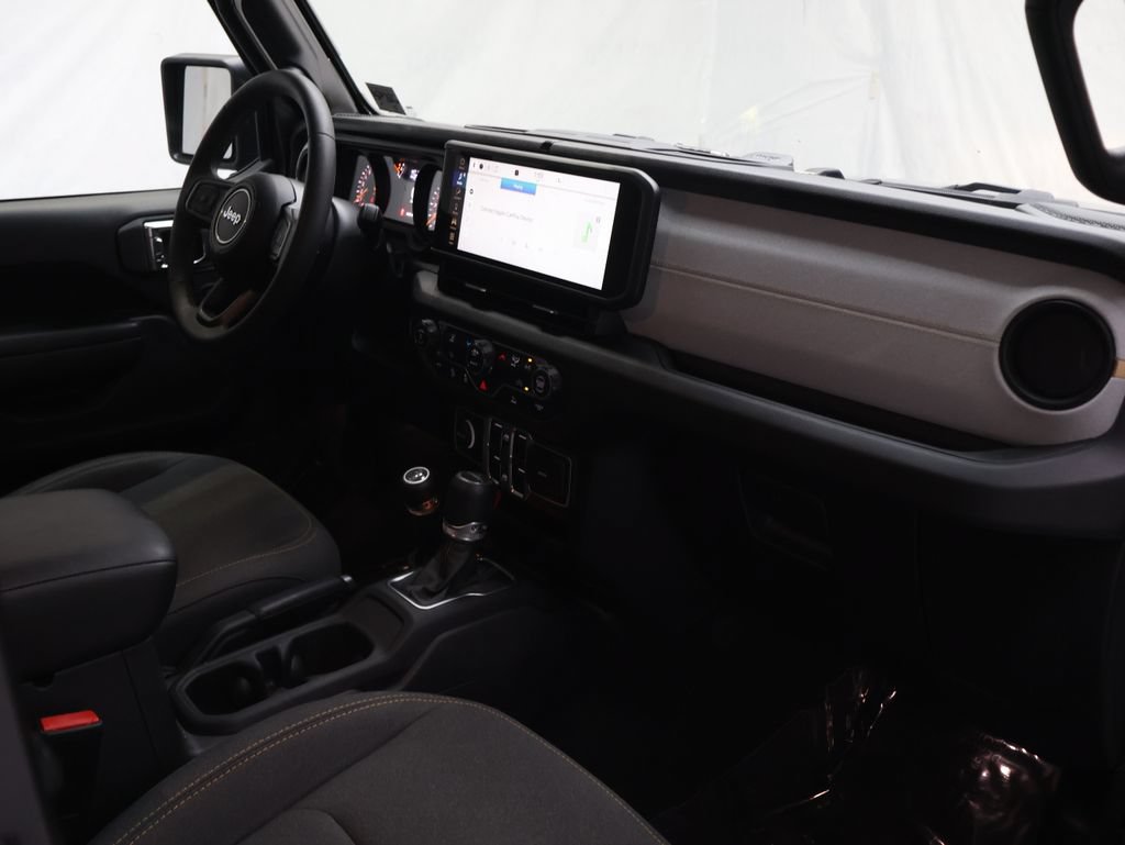 Used 2025 Jeep Gladiator Sport AWD/4WD image 10