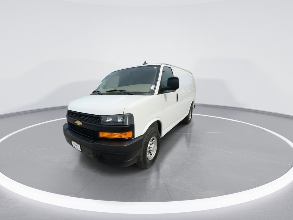 Used 2022 Chevrolet Express 3500 w/ Driver Convenience Package RWD image 4