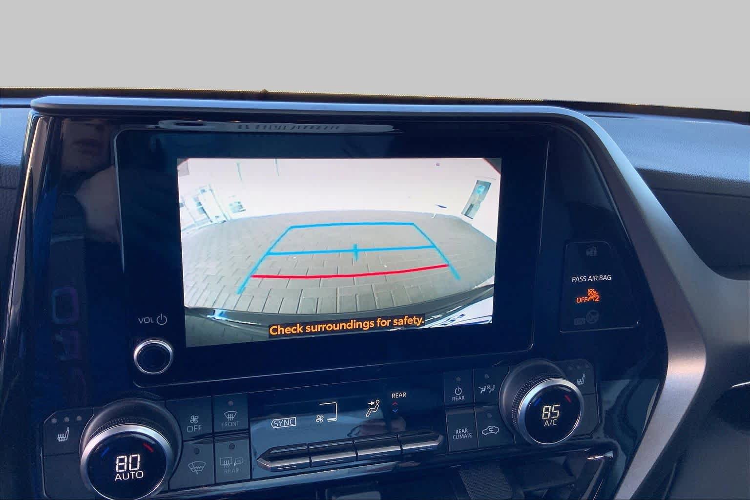 Used 2024 Toyota Highlander XLE FWD image 45