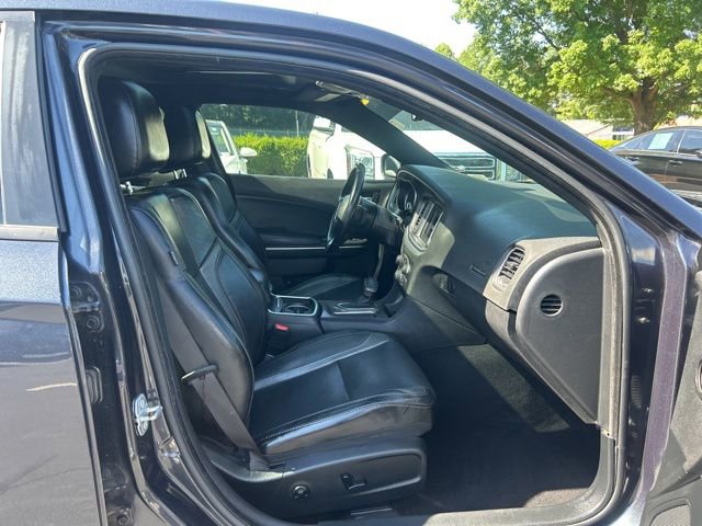 Used 2019 Dodge Charger SXT w/ Leather Interior Group RWD image 13