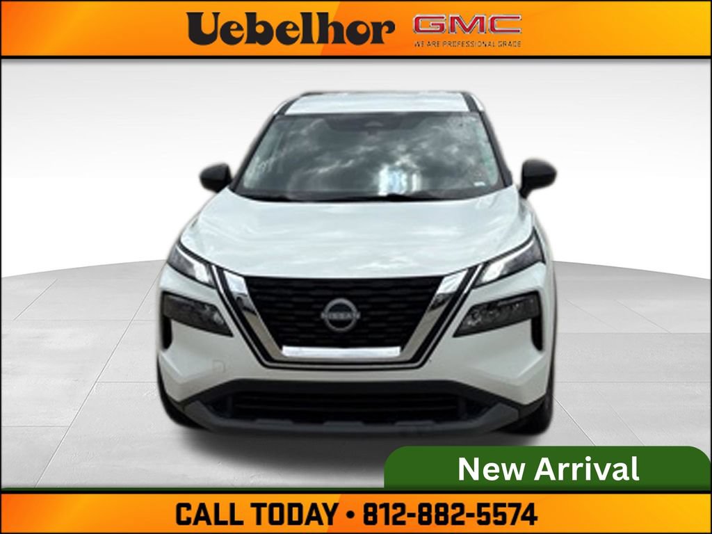 Used 2023 Nissan Rogue S AWD/4WD image 2