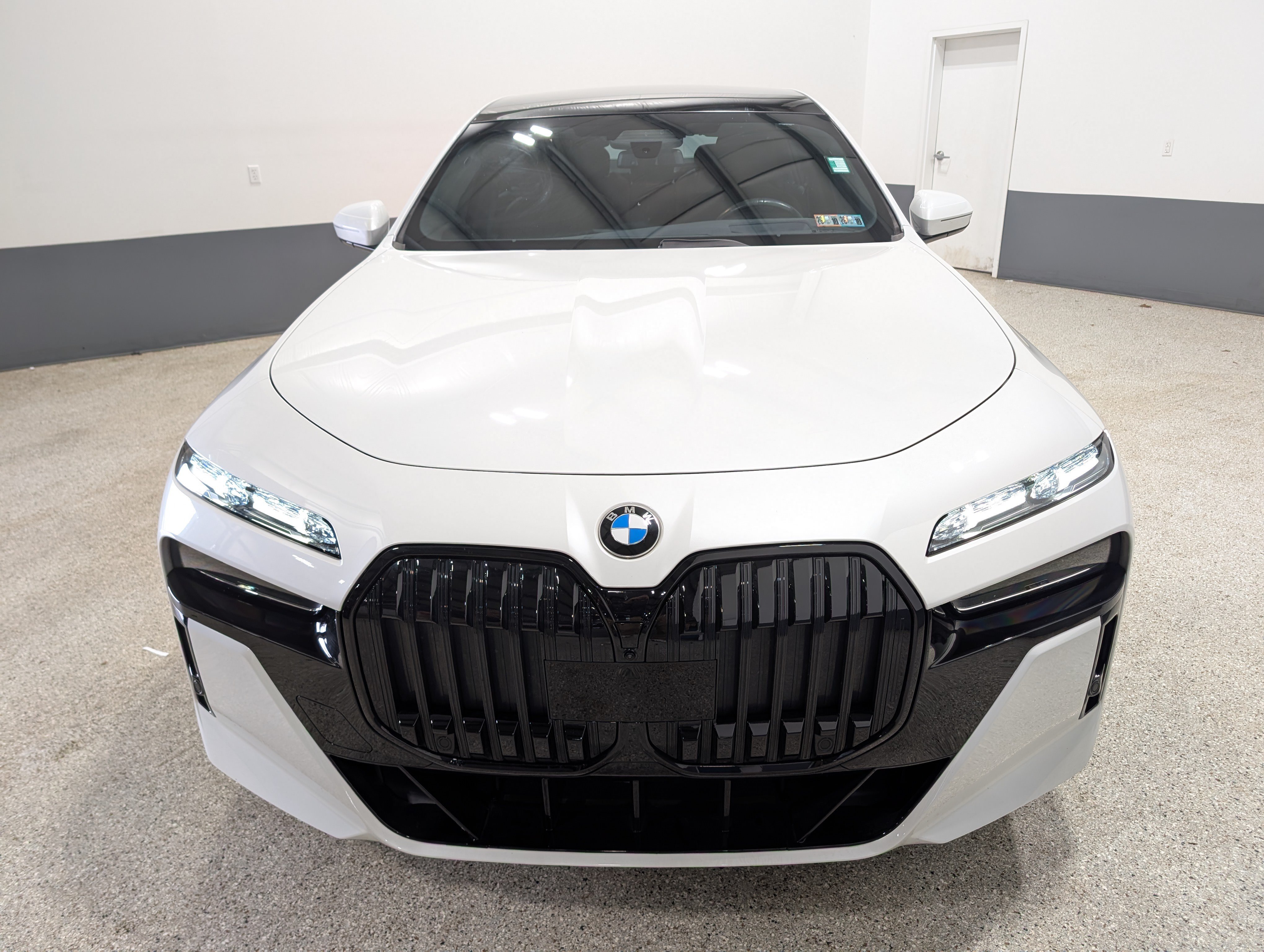 Used 2023 BMW 760i xDrive w/ Executive Package AWD/4WD image 8