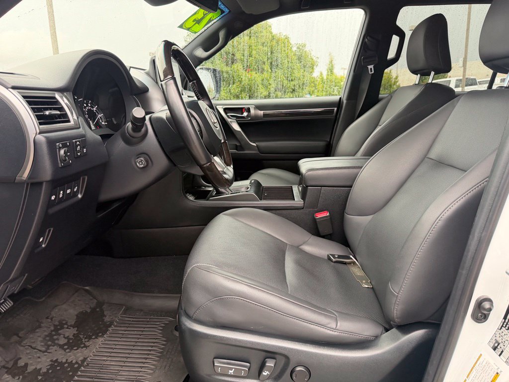 Used 2023 Lexus GX 460 Premium w/ Accessory Package AWD/4WD image 13