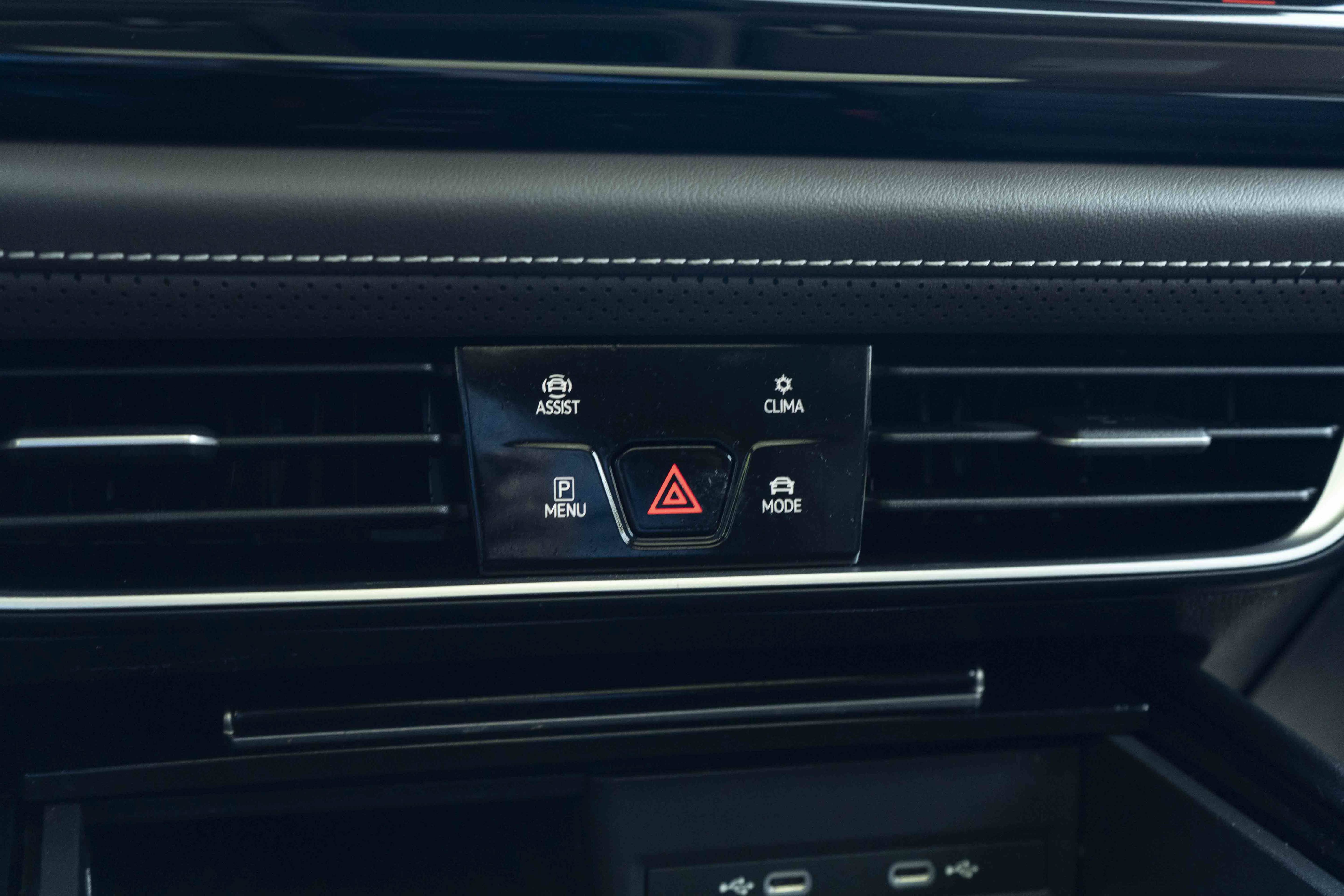 Certified 2024 Volkswagen Atlas SEL AWD/4WD image 31