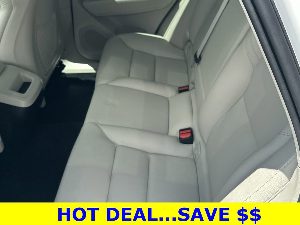 Used 2024 Volvo XC60 B5 Core AWD/4WD image 14