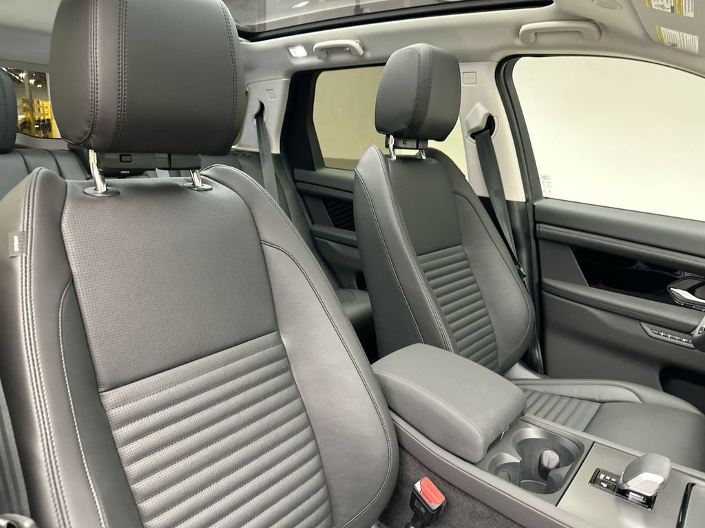 Certified 2025 Land Rover Discovery Sport S AWD/4WD image 4