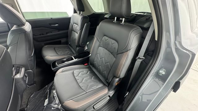 New 2026 Nissan Pathfinder Platinum w/ Lighting Package image 12