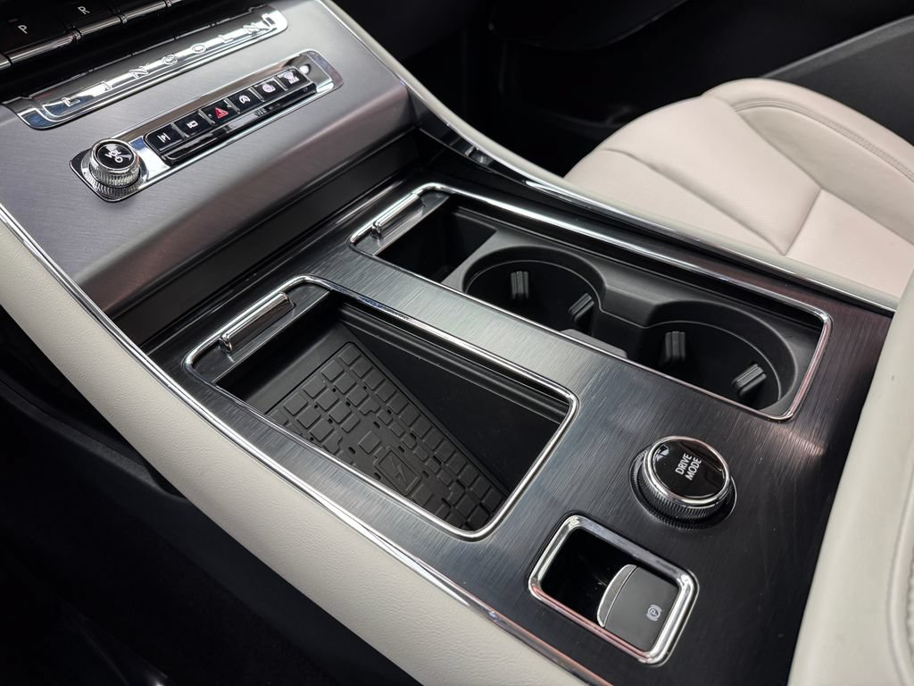 Used 2025 Lincoln Aviator AWD image 17