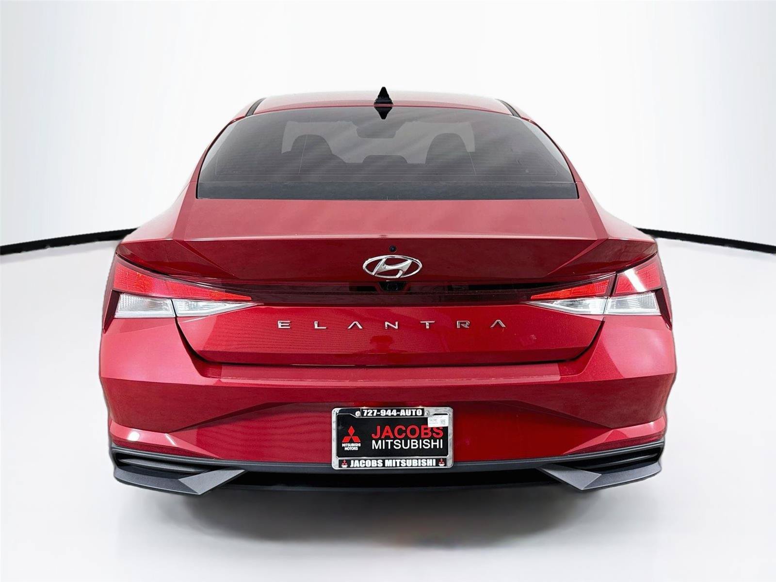 Used 2022 Hyundai Elantra SEL w/ Convenience Package FWD image 4