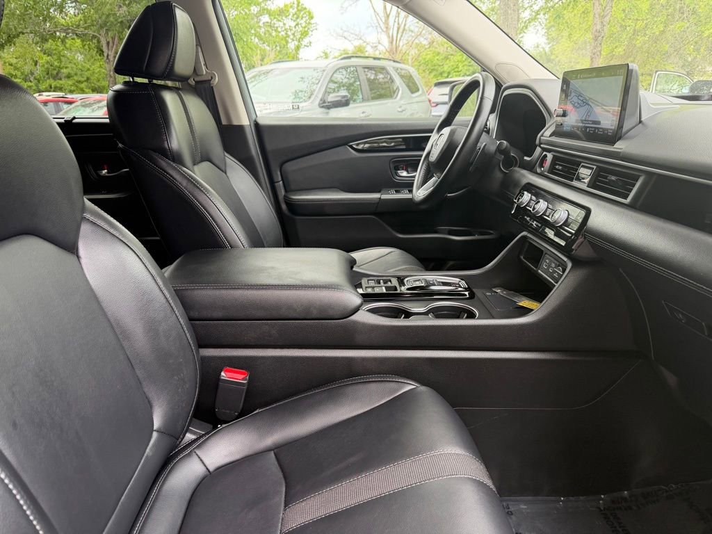 Certified 2025 Honda Pilot Touring image 9