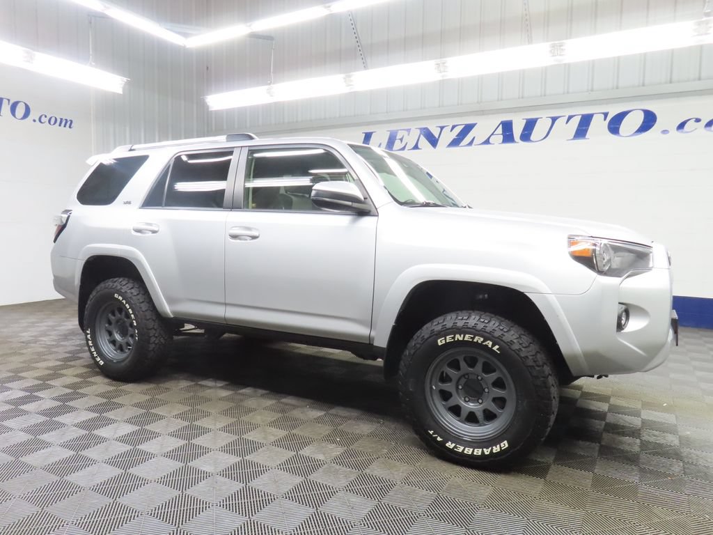 Used 2021 Toyota 4Runner SR5 AWD/4WD image 4
