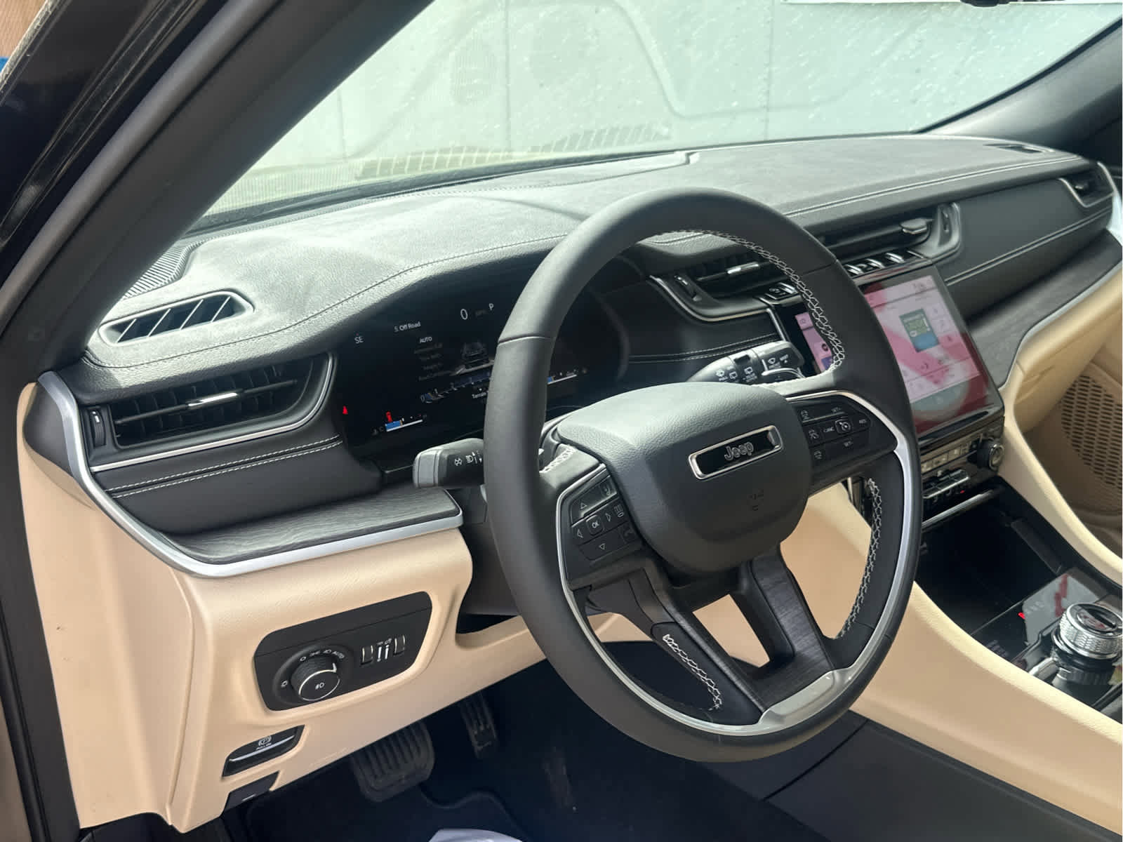 New 2025 Jeep Grand Cherokee Limited w/ Luxury Tech Group II image 34