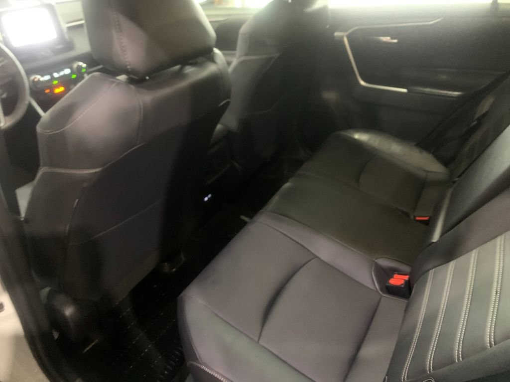 Used 2023 Toyota RAV4 XLE Premium image 15