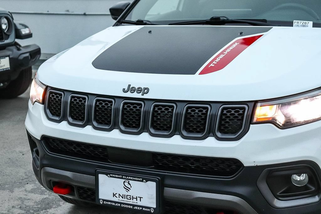 Used 2024 Jeep Compass Trailhawk AWD/4WD image 6