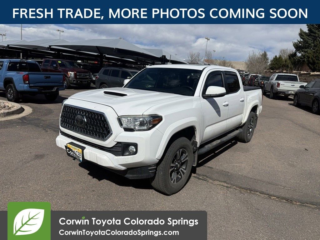 Used 2018 Toyota Tacoma TRD Sport w/ TRD Premium Sport Package AWD/4WD image 3