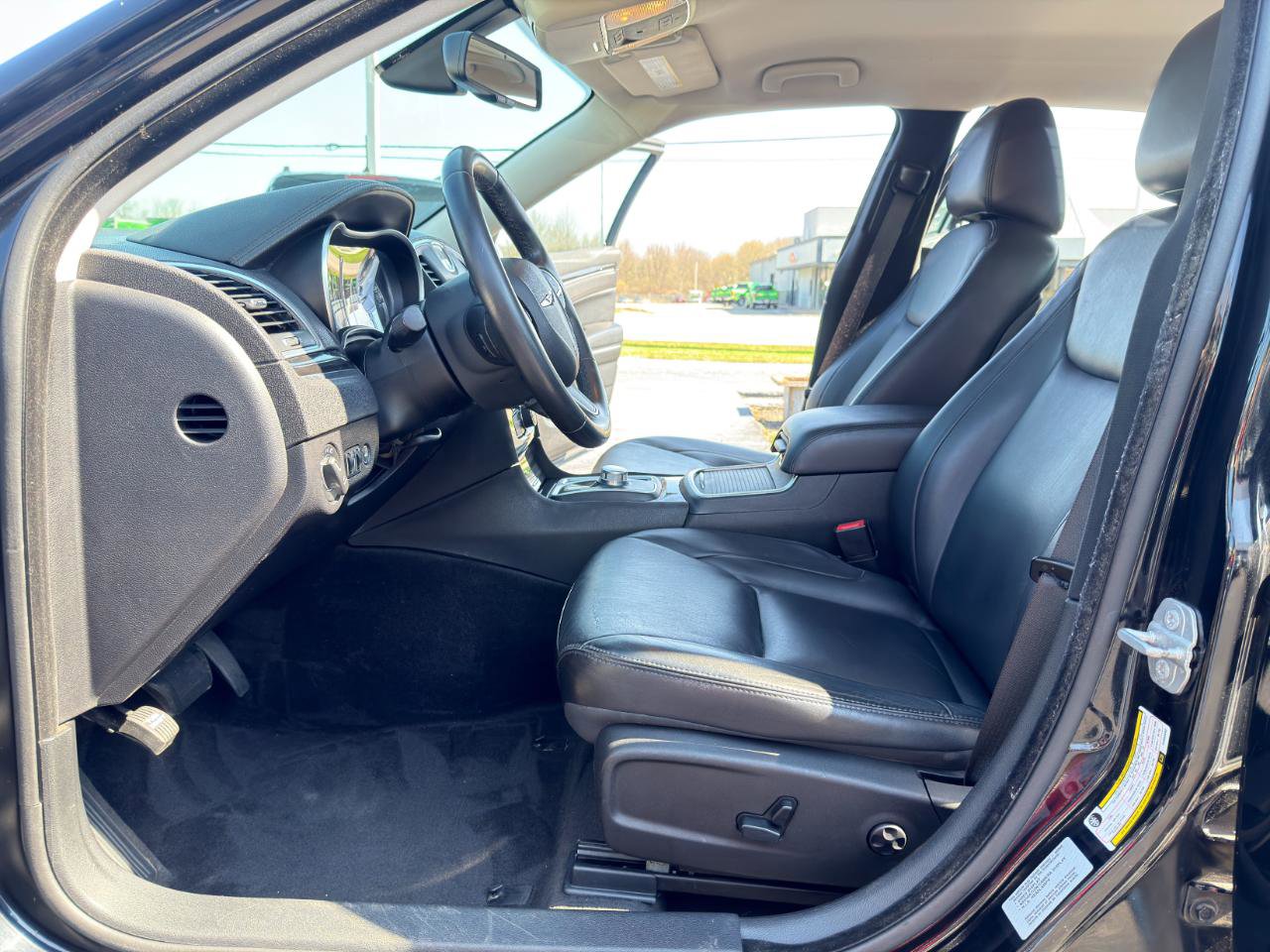 Used 2015 Chrysler 300 Limited w/ Driver Convenience Group image 19