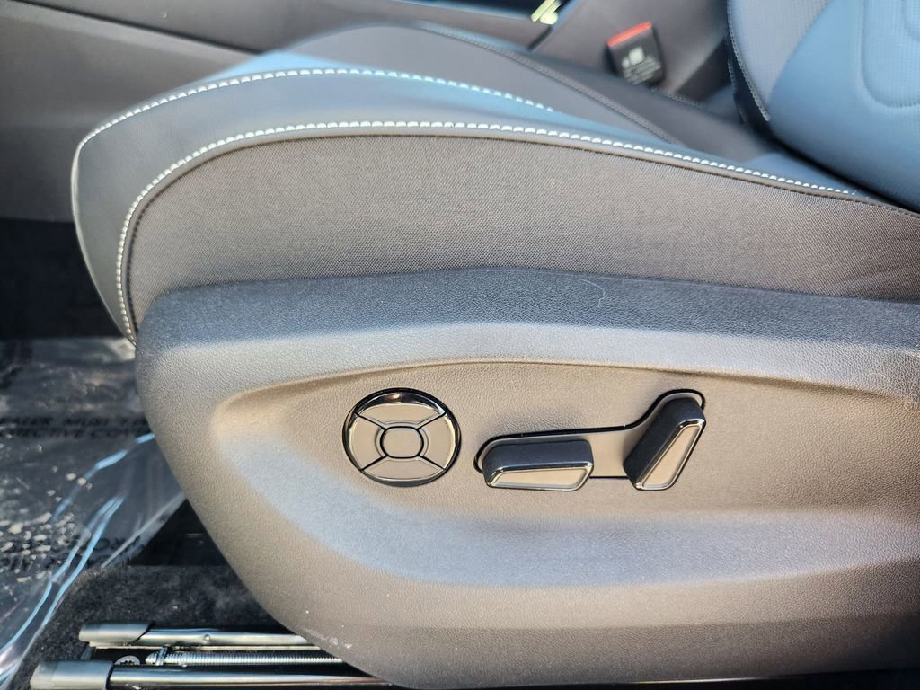 New 2026 Volkswagen Tiguan SE R-Line image 13