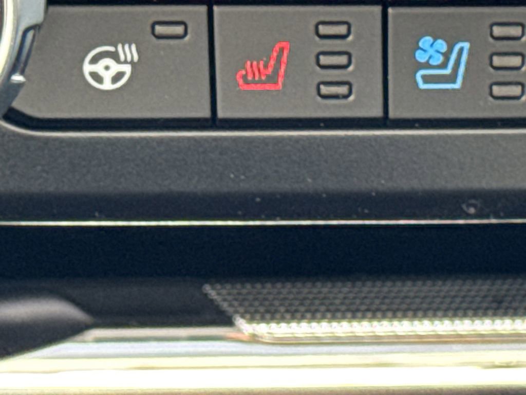 New 2026 Ford F250 Lariat w/ Black Appearance Package image 31