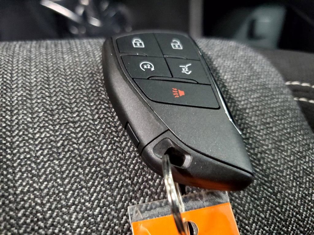 Used 2025 GMC Acadia Elevation image 33