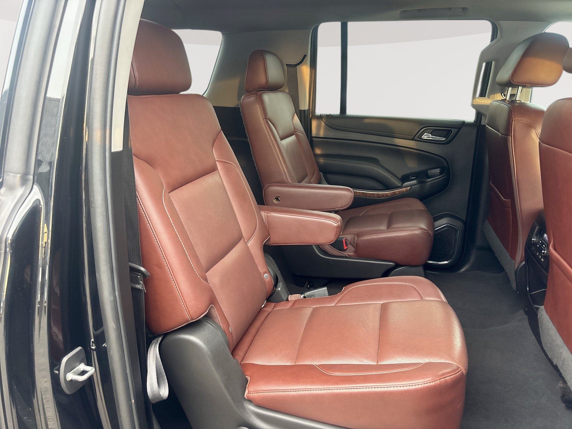 Used 2019 Chevrolet Suburban Premier w/ Premier Plus Edition AWD/4WD image 26