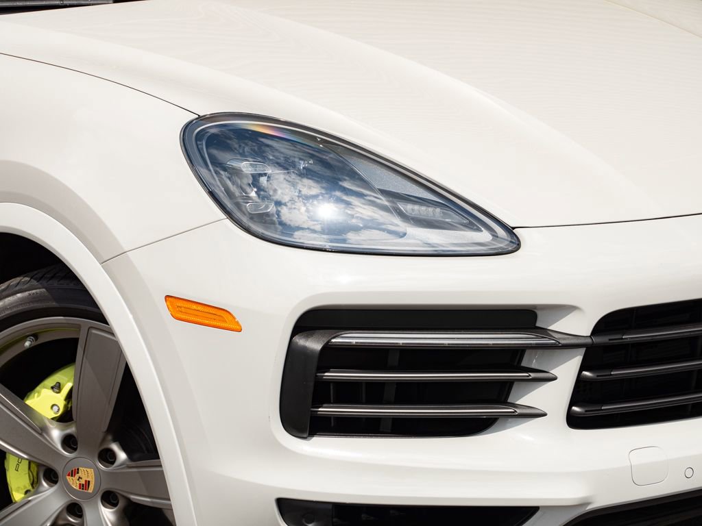 Certified 2023 Porsche Cayenne Platinum Edition image 38