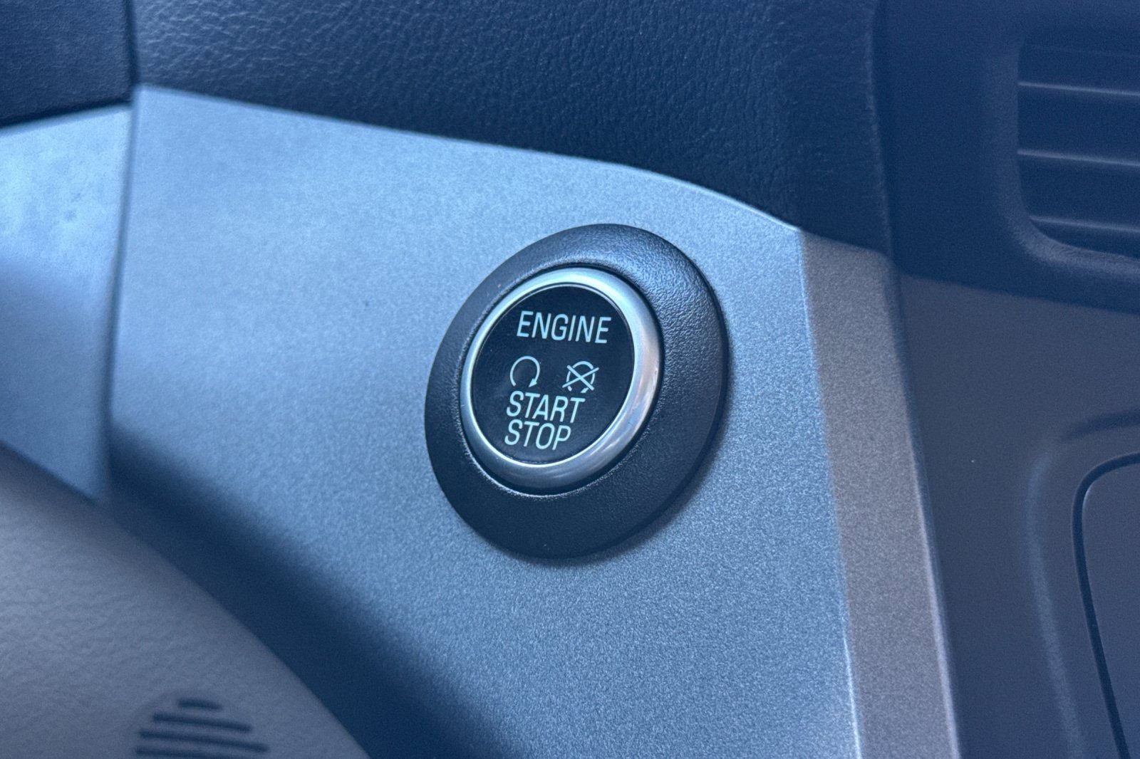 Used 2019 Ford Escape SEL image 21