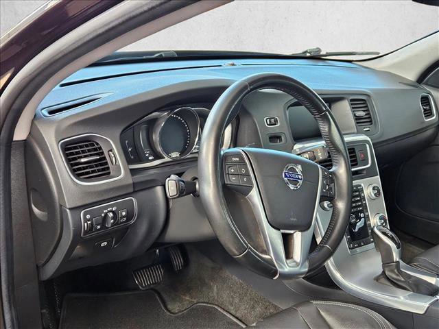 Used 2017 Volvo S60 T5 Dynamic w/ Vision Package image 9