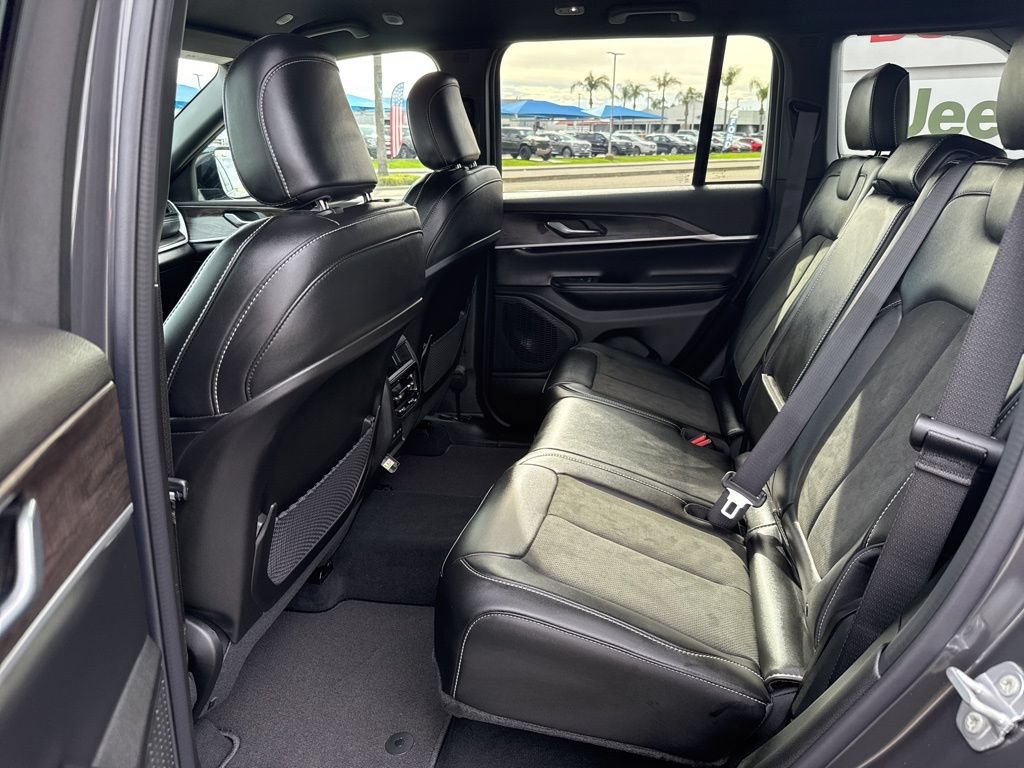 New 2026 Jeep Grand Cherokee Altitude AWD/4WD image 17