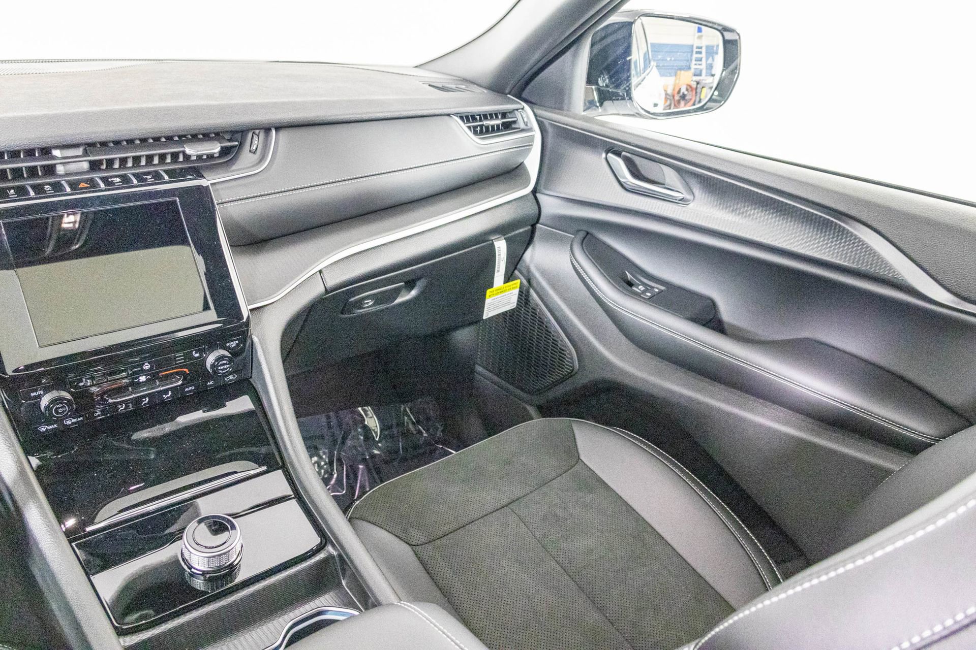 New 2025 Jeep Grand Cherokee Laredo image 31