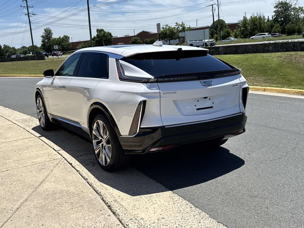 Certified 2025 Cadillac Lyriq Luxury w/ LPO, Floor Liner Package AWD/4WD image 23
