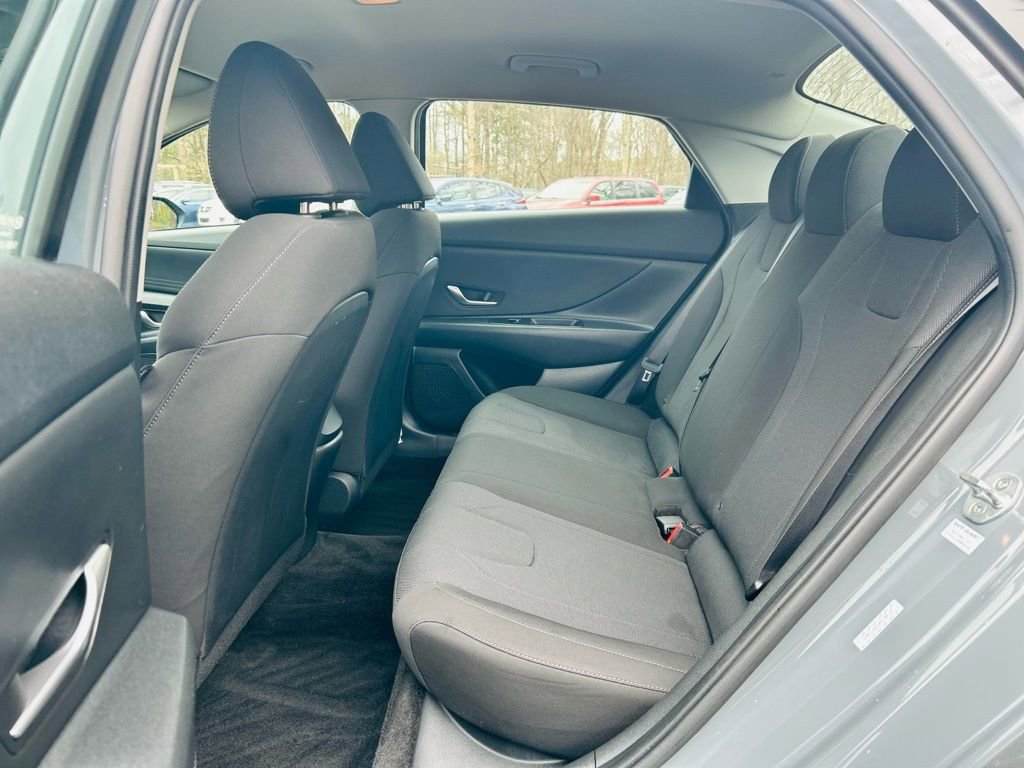 Used 2021 Hyundai Elantra SE image 19