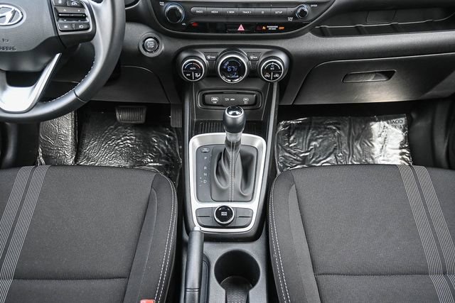 Certified 2025 Hyundai Venue SEL image 19