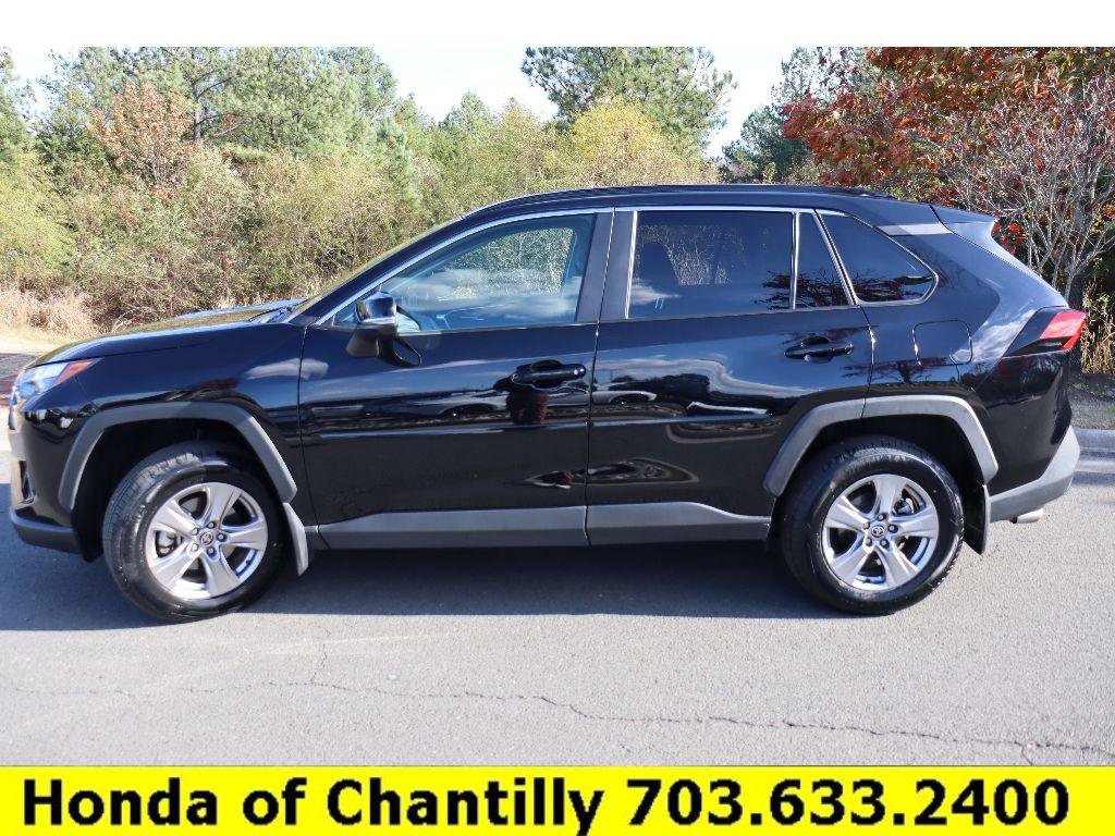 Used 2022 Toyota RAV4 XLE image 4