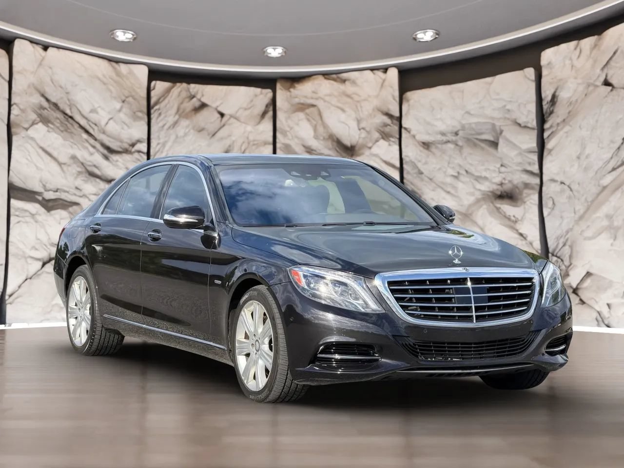 Used 2014 Mercedes-Benz S 550 Sedan w/ Edition 1 Package image 3