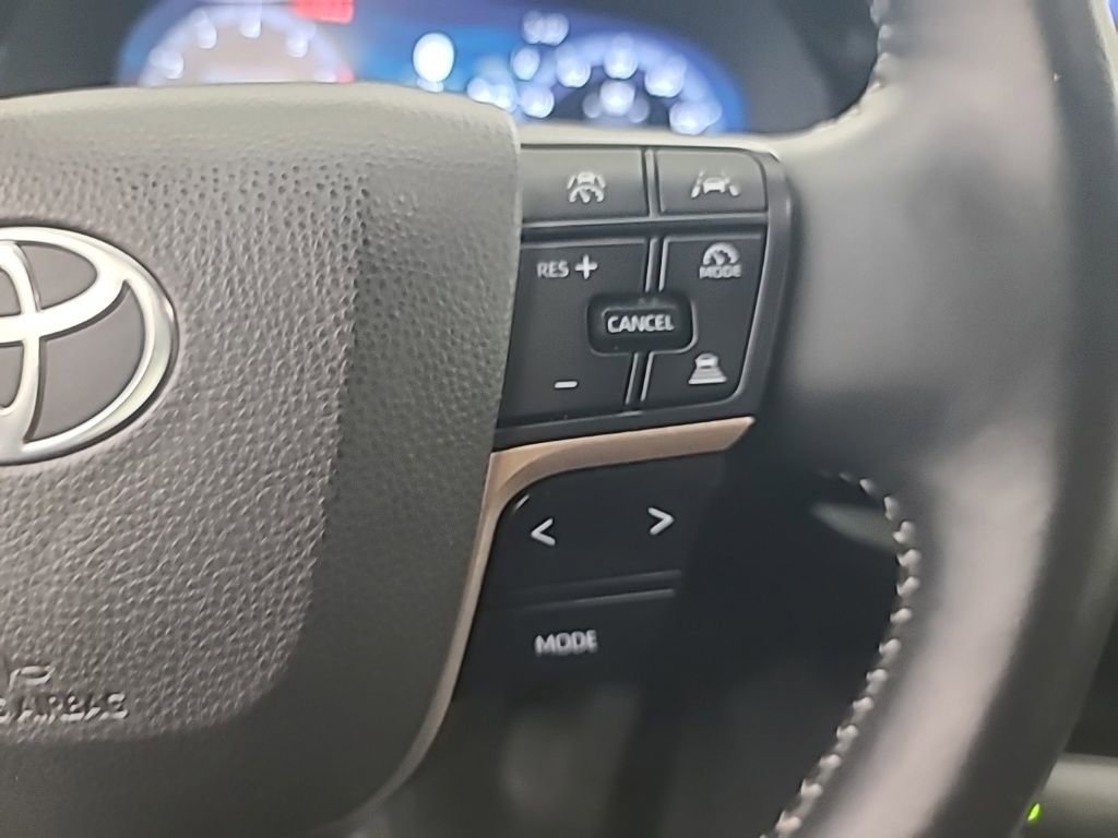 Used 2025 Toyota Crown XLE AWD/4WD image 29