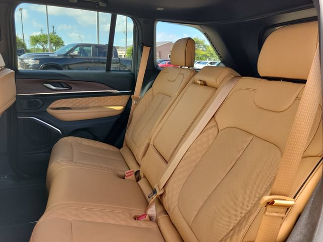 Used 2025 Jeep Grand Cherokee Summit w/ Adv Protech Group IV AWD/4WD image 10