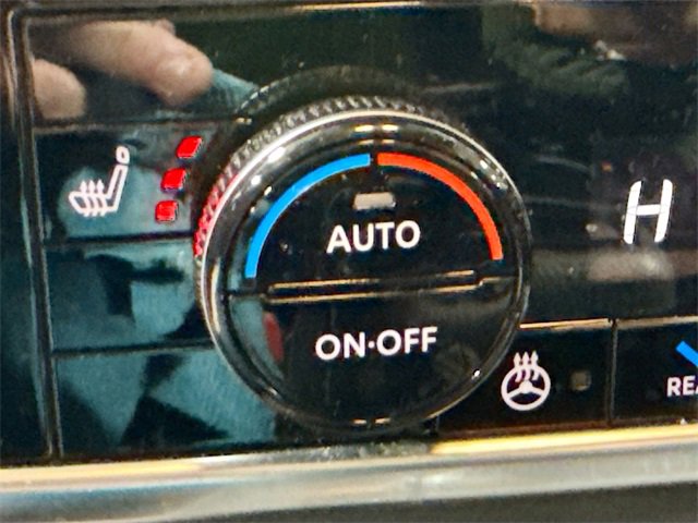 Used 2022 Nissan Rogue SL w/ SL Premium Package image 23