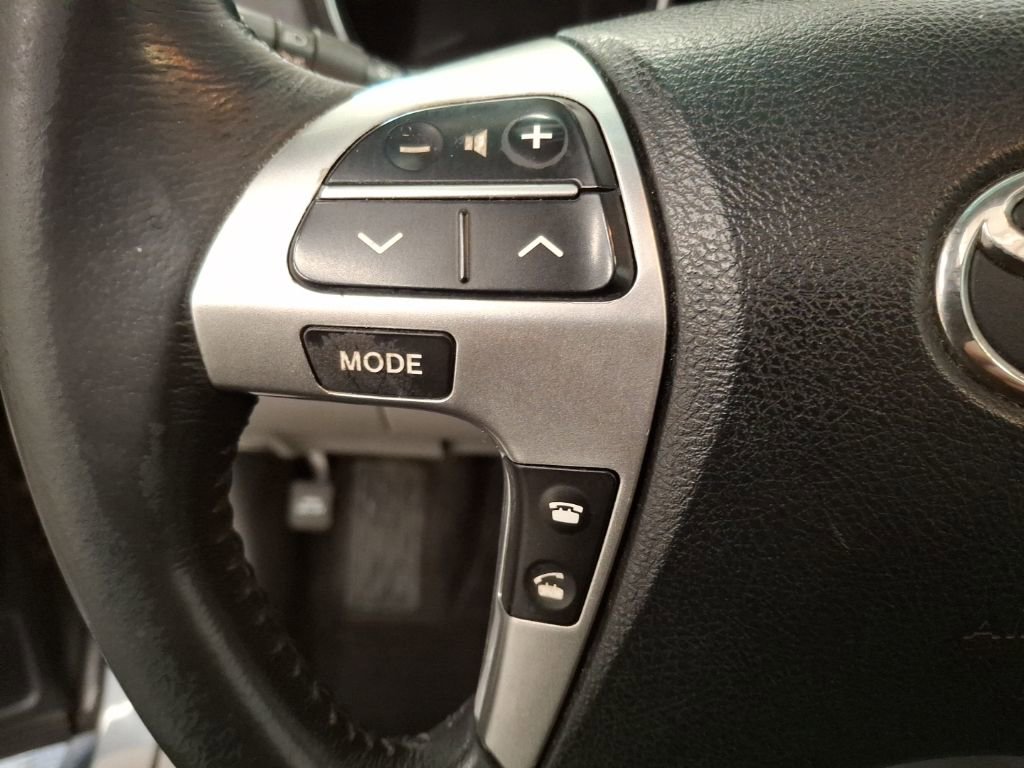 Used 2012 Toyota Highlander Limited image 19