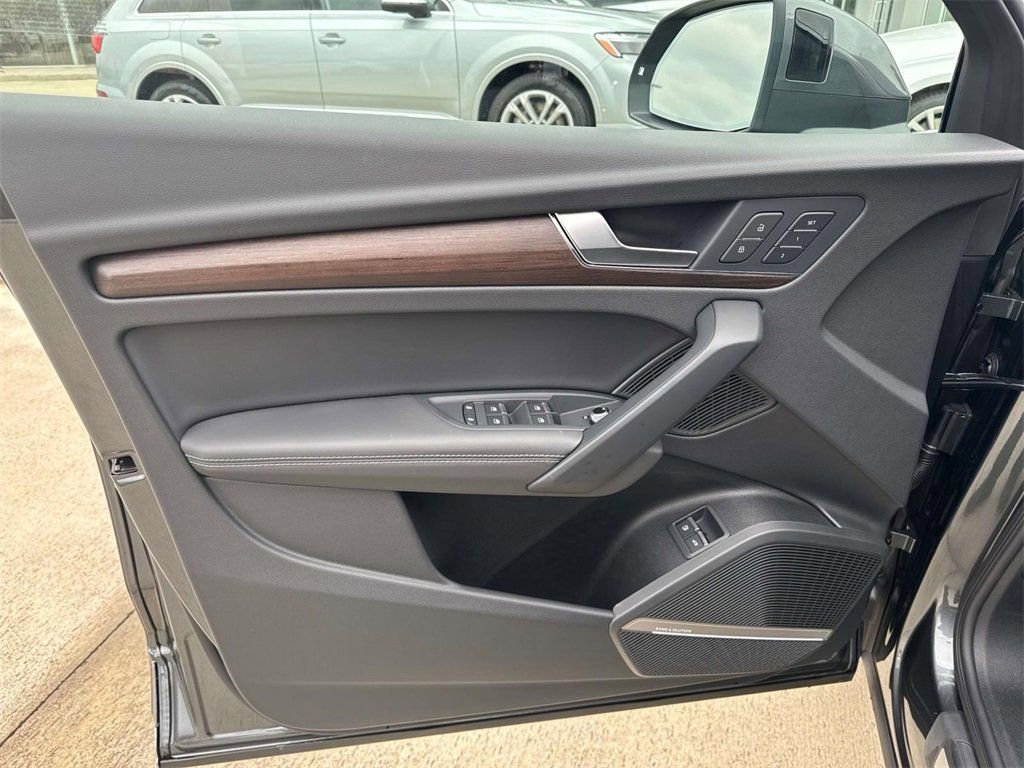 New 2025 Audi Q5 e Premium Plus image 9