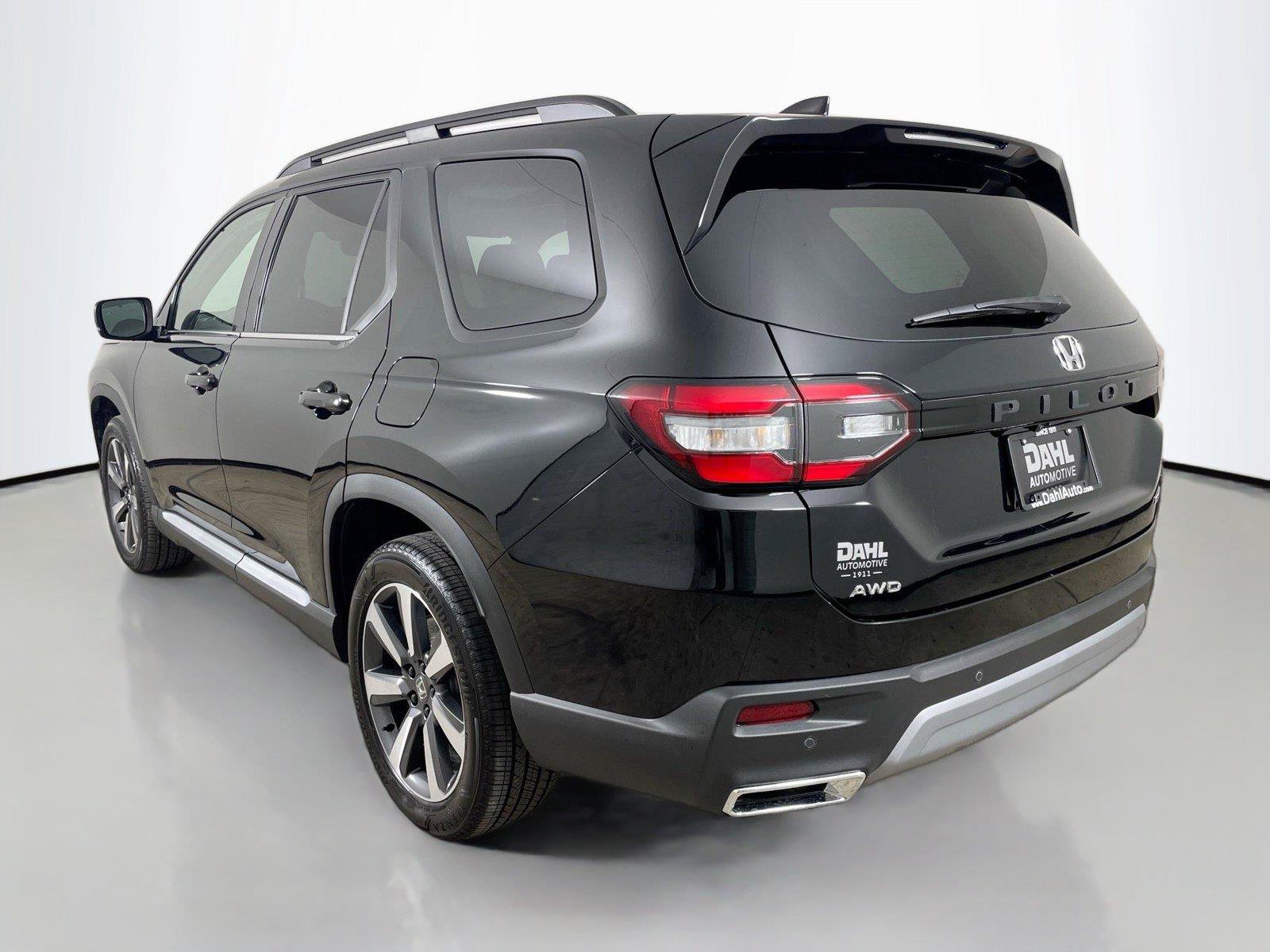 Used 2025 Honda Pilot Touring image 10