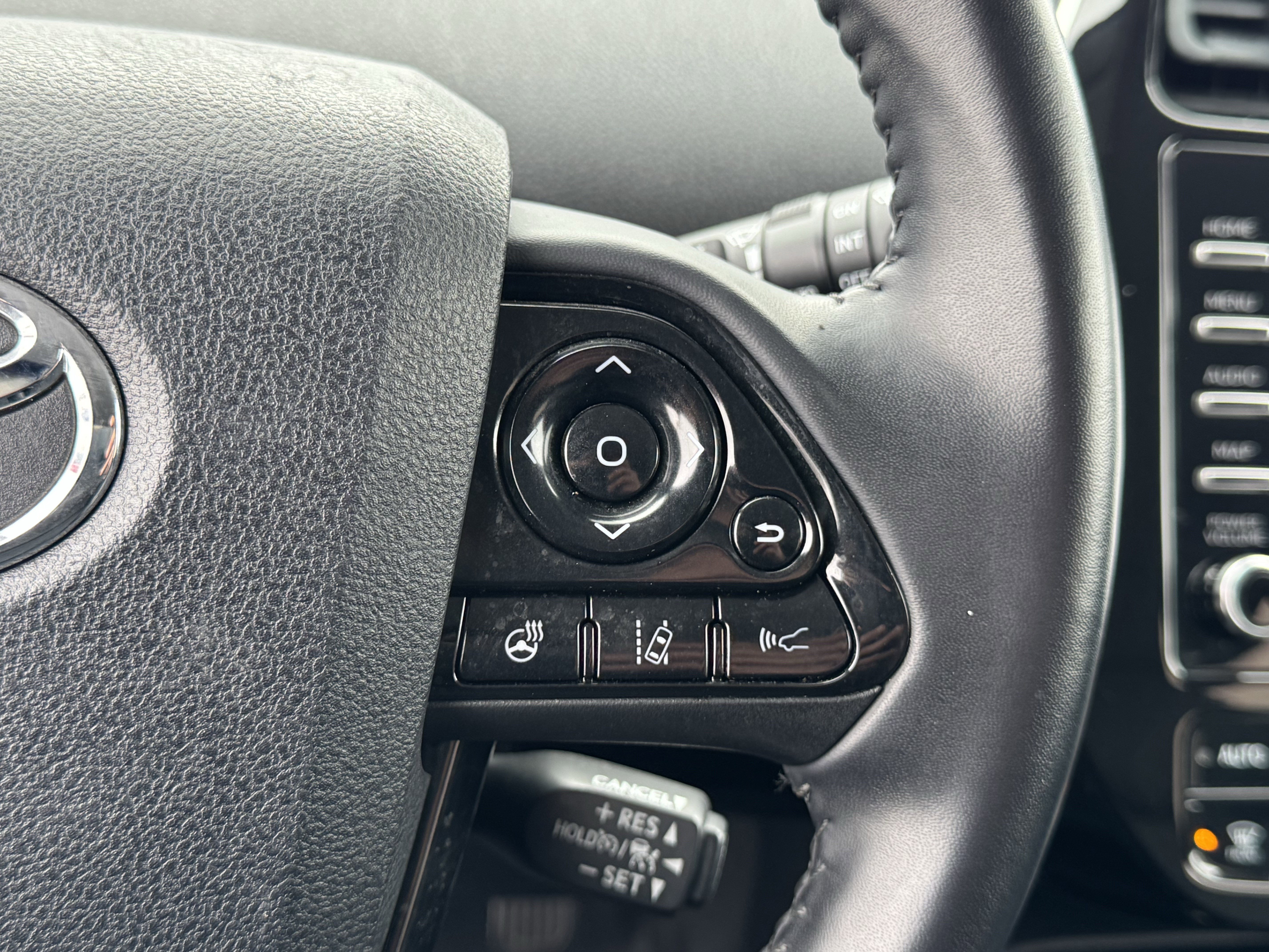 Used 2021 Toyota Prius L Eco image 30