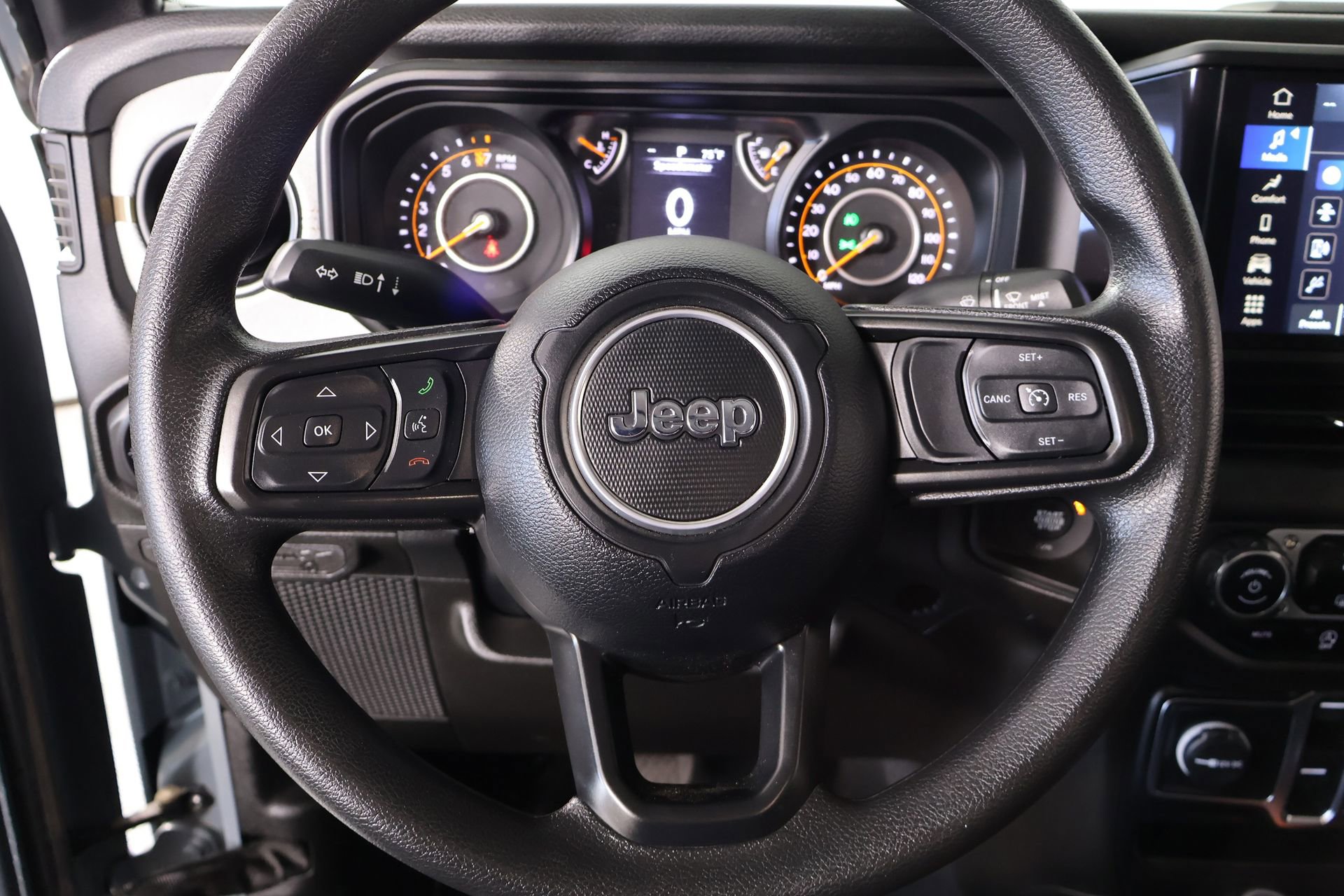 Used 2024 Jeep Gladiator Sport image 3