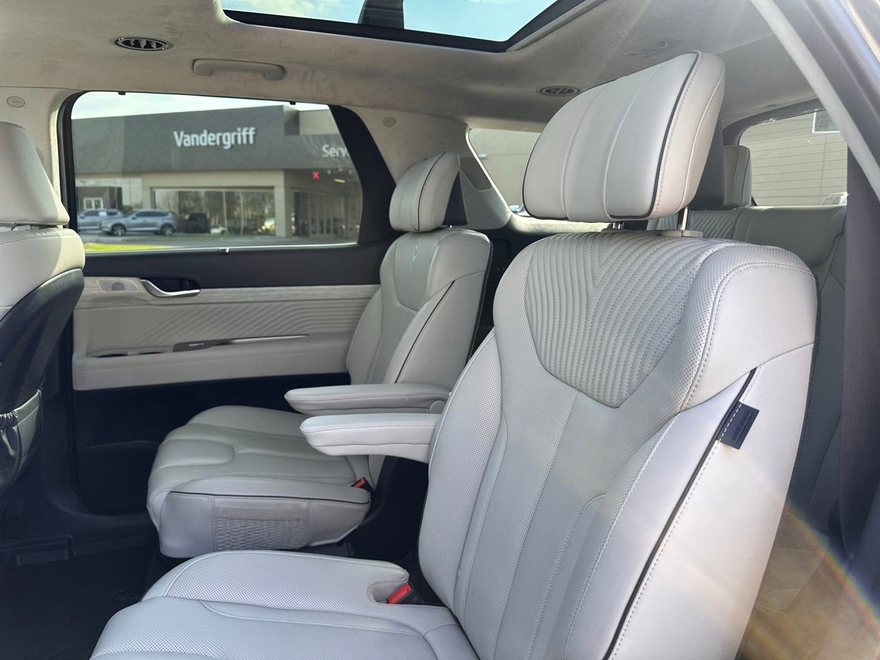 Used 2024 Hyundai Palisade Calligraphy image 18